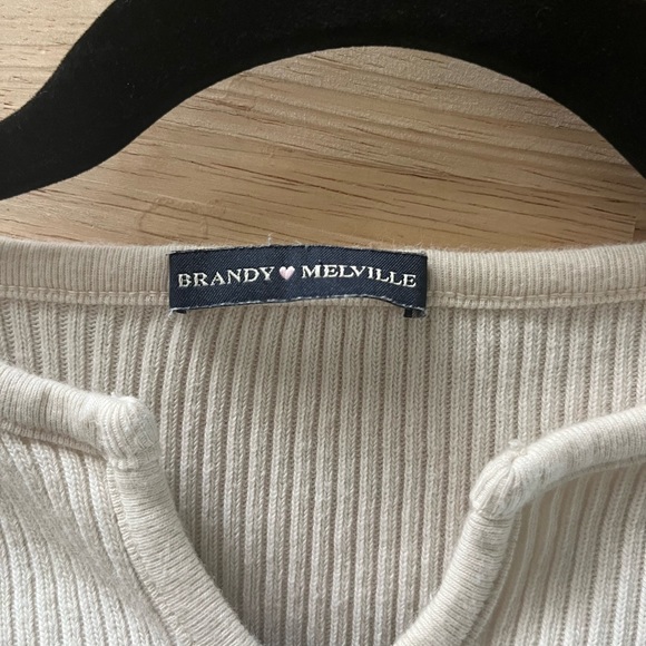 Brandy Melville sweater - Picture 5 of 8